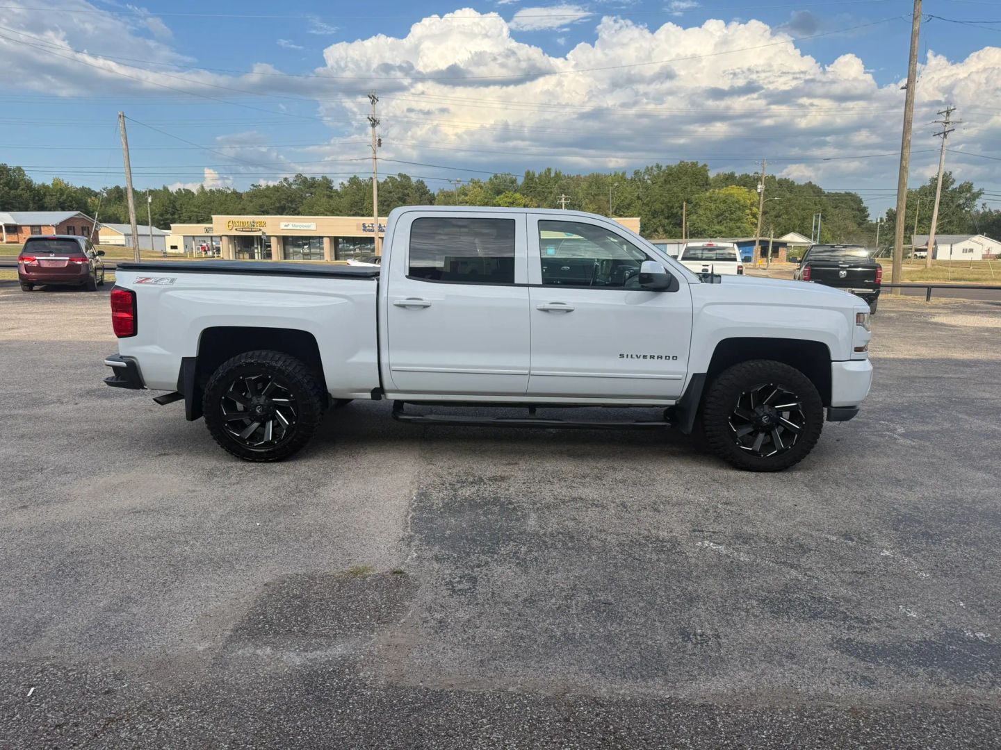 chevrolet silverado 1500 2017 3GCUKREC0HG354871 image chevrolet silverado 1500 2017 3GCUKREC0HG354871 image